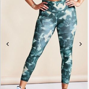 High-waisted printed power hold 7/8 leggings NWT